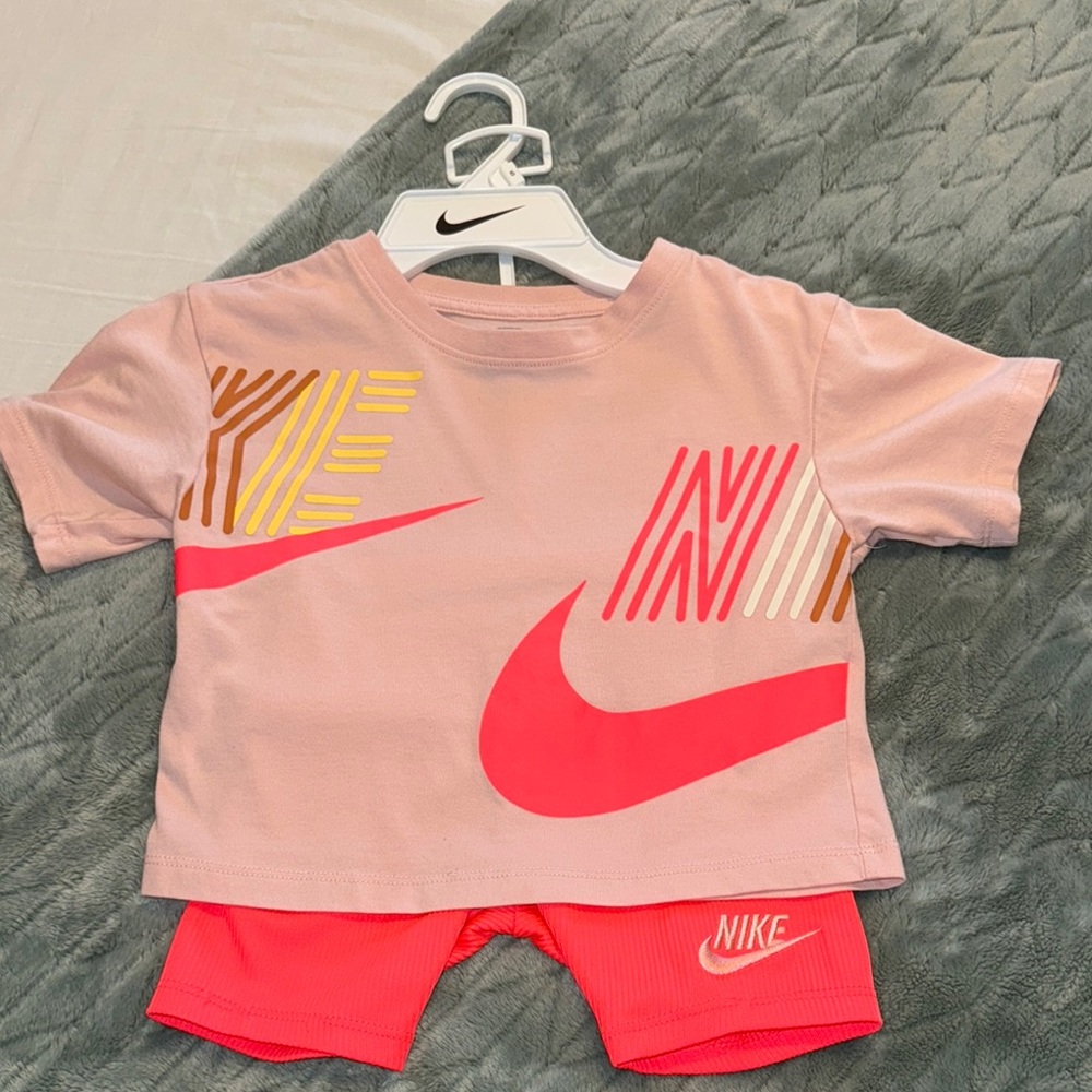Nike Pink Red Geometric Logo Set